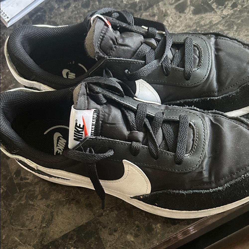 Nike women’s Black and White Casual Sneakers